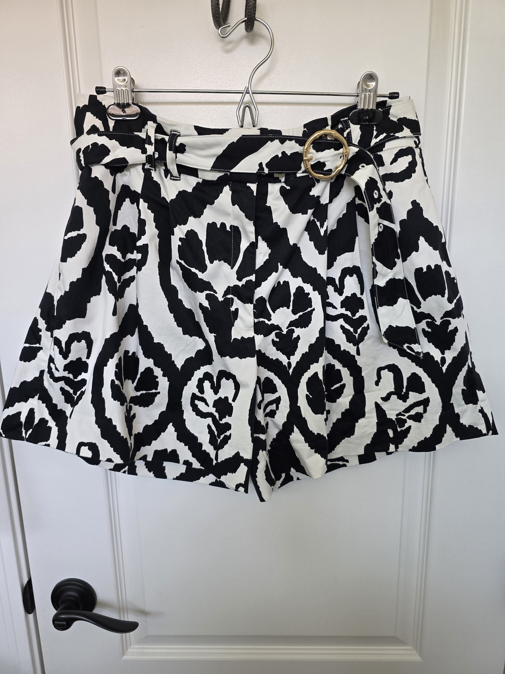 WHBM Extra High-Rise Black & White Printed Women’s Shorts with Belt